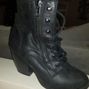 Black heeled boots